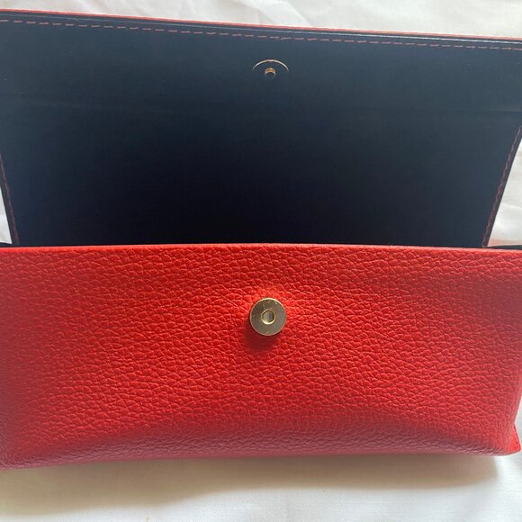 Guess Red Sunglasses Case Semi Hard Clamshell Protective Eyeglasses CASE ONLY - Picture 2 of 5